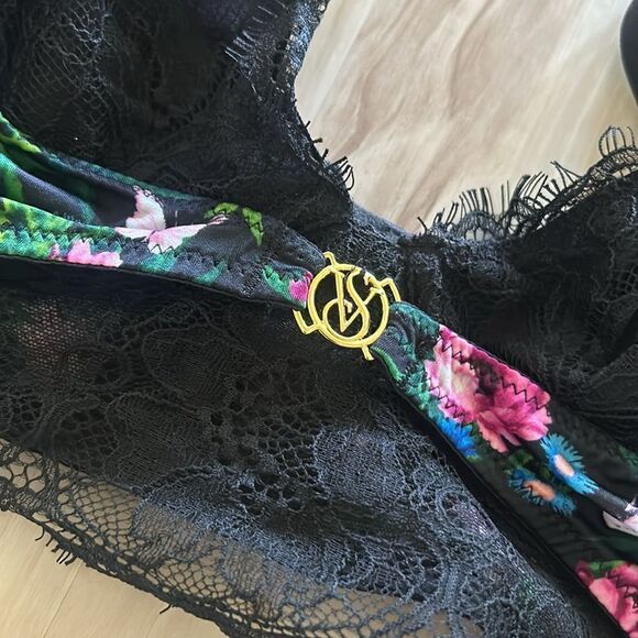 Victoria’s Secret tropical print eyelash lace bralette - Picture 2 of 3